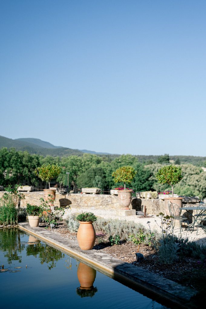 The view pof the château de lourmarin : perfect place for a proposal in Provence