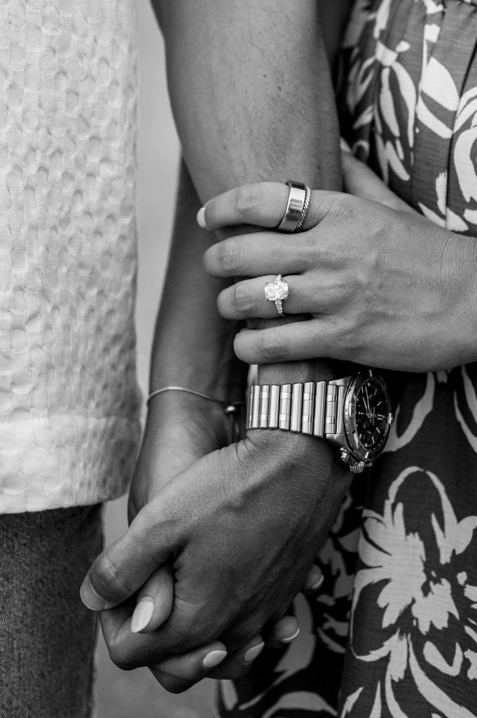 Black and white photography for a surprise proposal in cassis, France